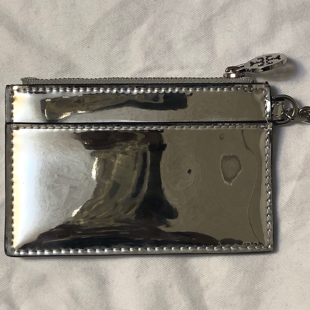 Tory Burch “R” coin/key case! Never used! - Picture 2 of 10